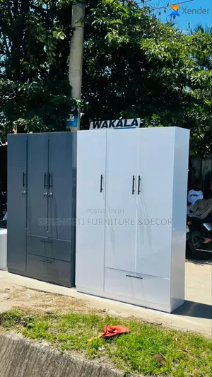 Kabati la Milango Mitatu la Kisasa