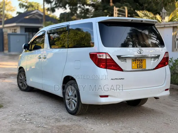 Toyota Alphard 2011 White - 1