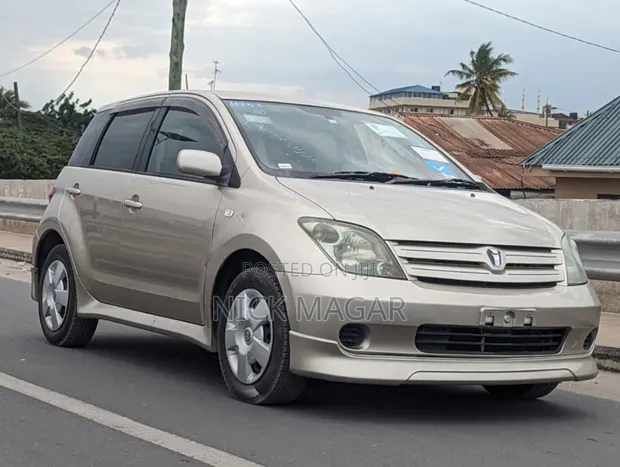 Toyota IST 2004 - 1