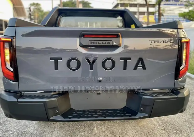 Toyota Hilux Double Cab Mpya 2025 - 1