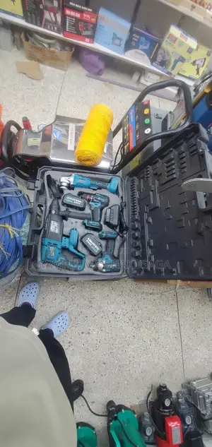Makita Rotary Hammer Drill, Mpya Kabisa