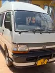 Toyota HiAce 2002 Nyeupe - 1