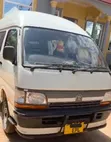 Toyota HiAce 2002 Nyeupe - 2
