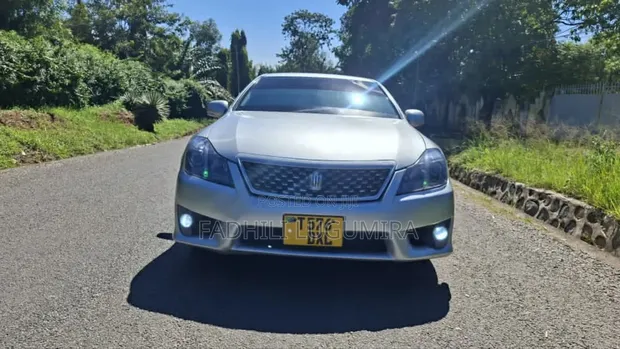 Toyota Crown Athlete 2007 Silver - 1