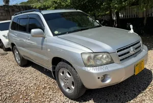 Toyota Kluger 2004 Nyeupe