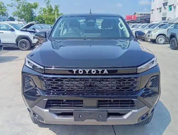 Toyota Hilux 2025 Nyeusi Mpya - 1