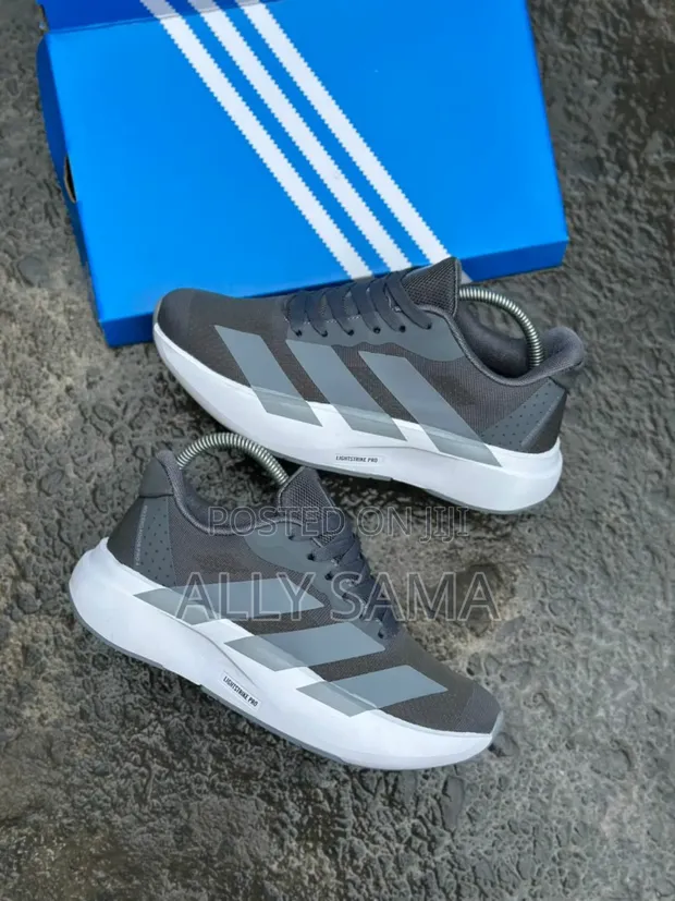 Viatu vya Adidas vya Wanaume - Vipya Kabisa - 1