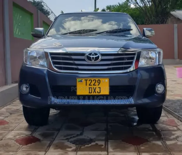 Toyota Hilux 2013 Bluu - 1