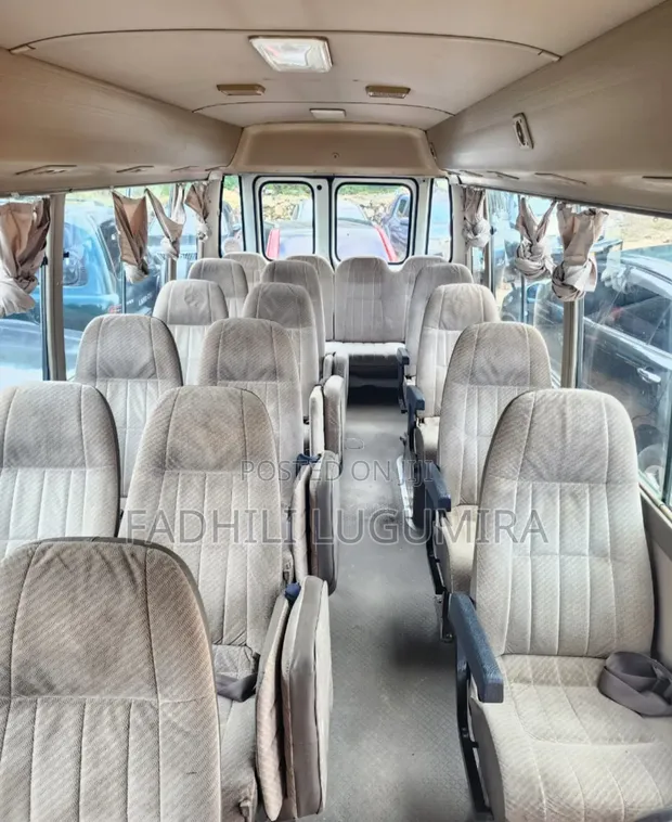 Toyota Coaster 2008 Nyeupe - 1