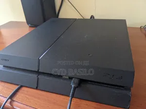 Playstation 4 (PS4) - 512GB, Used
