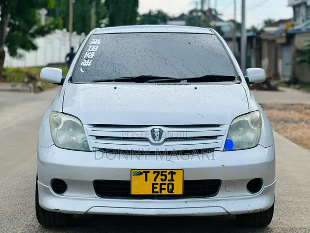 Toyota IST 2004 Silver - 1
