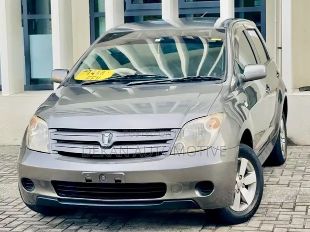 Toyota IST 2004 Gray - 1