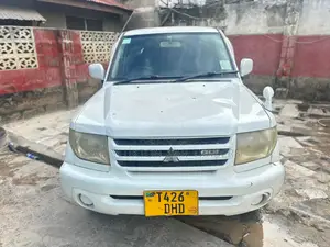 Mitsubishi Pajero IO 2005 Nyeupe
