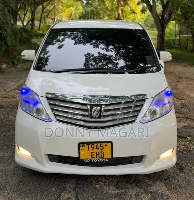 Toyota Alphard 2011 White - 1