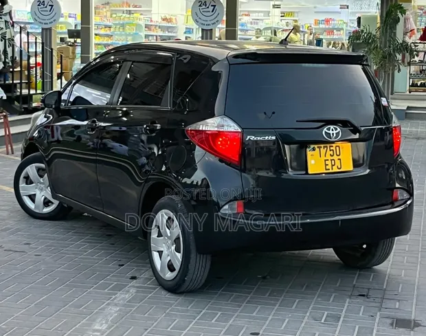 Toyota Ractis 1.5 AWD 2012 Black - 1