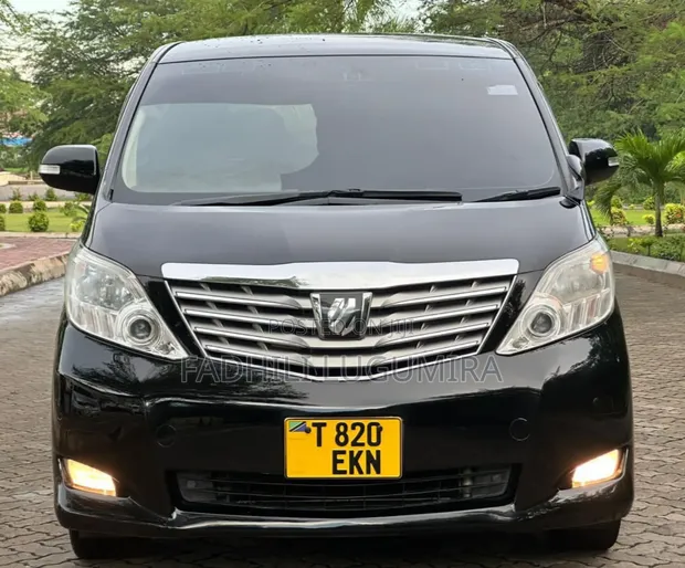 Toyota Alphard 2011 Nyeusi - 1
