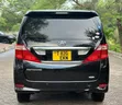 Toyota Alphard 2011 Nyeusi - 4