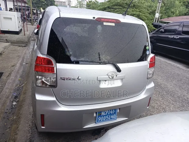 Toyota Spade 2015 Silver - 1