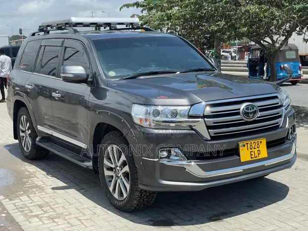 Toyota Land Cruiser 4.6 V8 ZX 2017 Gray - 1