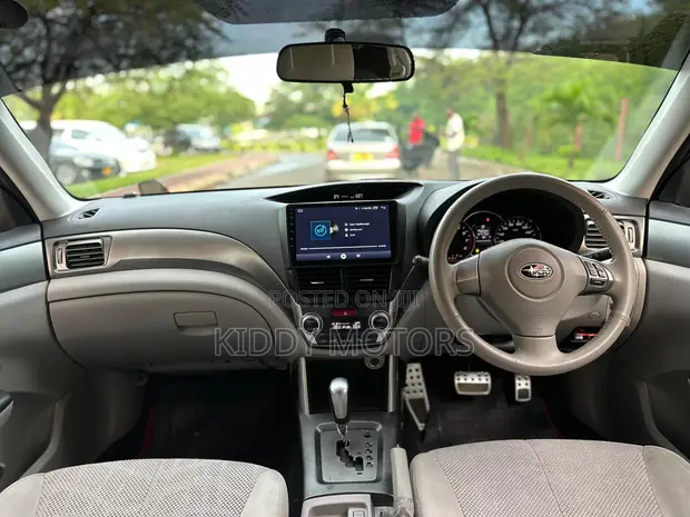 Subaru Forester 2011 Nyekundu - 1