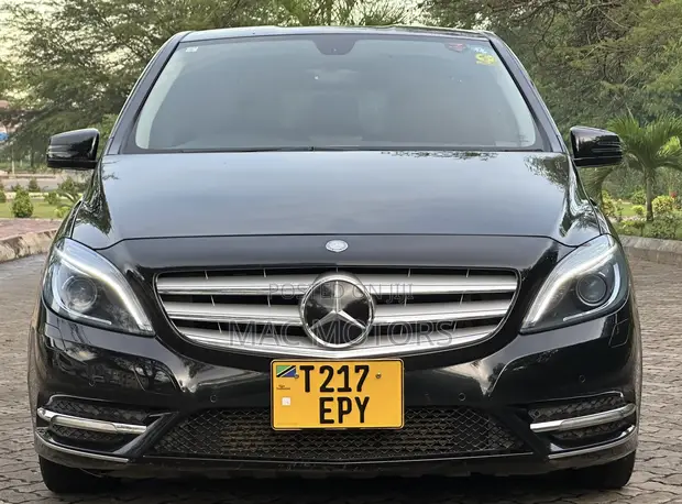Mercedes-Benz B-Class B180 Petrol 2013 Black - 1