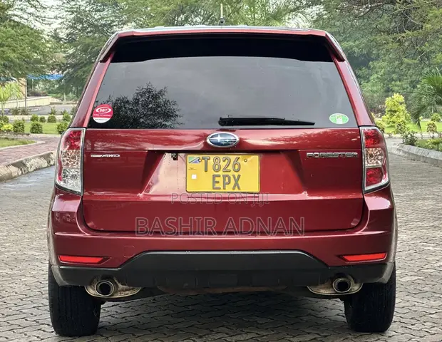 Subaru Forester 2011 Red - 1