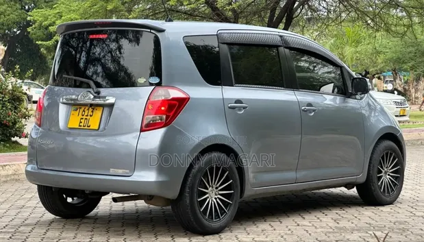 Toyota Ractis 2006 - Gray - 1
