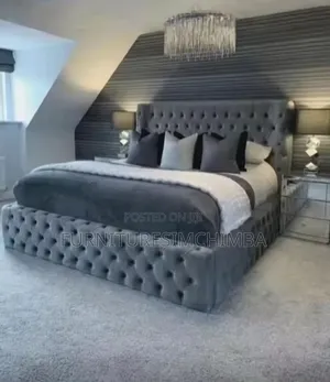 Kitanda cha Sofa cha Klasiki chenye Godoro na Meza Mbili za Kando