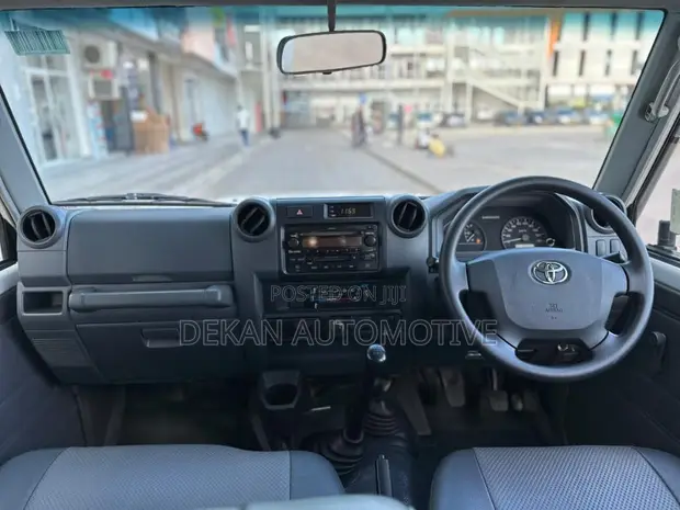 Toyota Land Cruiser 79 Series 2013 White - 1