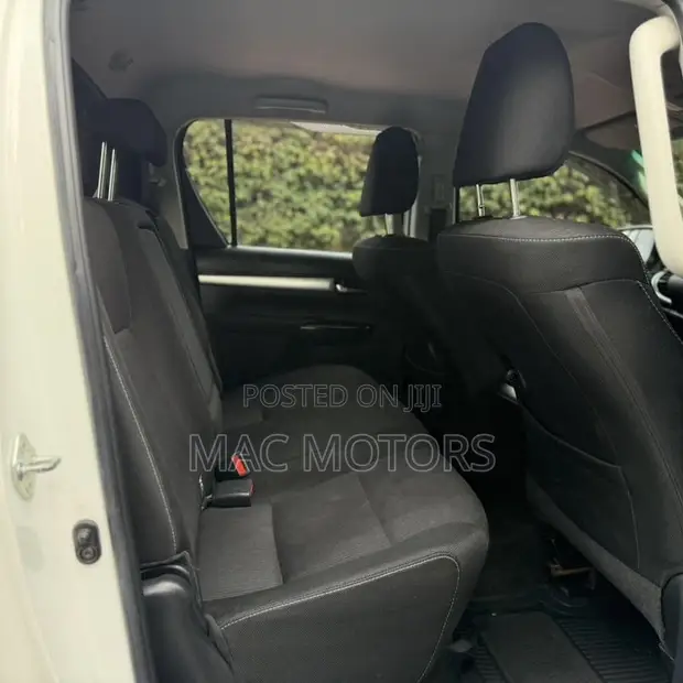 Toyota Hilux Revo Double Cab 2.4 Diesel AWD 2018 Nyeupe - 1