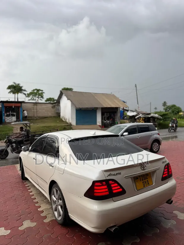 Toyota Crown Athlete 2006 White - 1