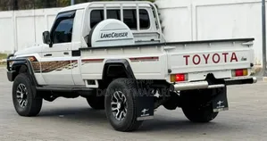 Toyota Land Cruiser Pickup 2012