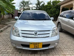 Toyota IST 2005 Nyeupe