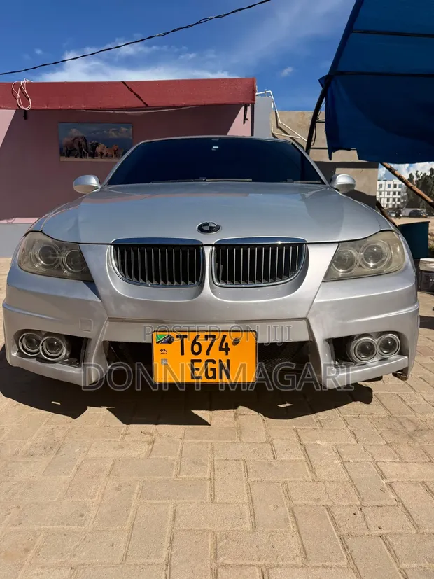 BMW 3 Series 2010 Nyeupe - 1