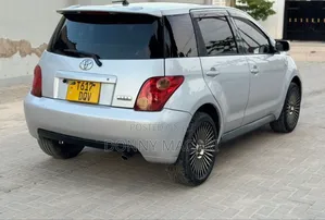 Toyota IST 2005 Nyeupe