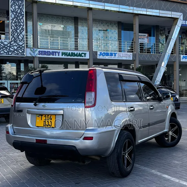 Nissan X-Trail 2001 Nyeupe - 1
