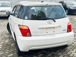 Toyota IST 2006 Nyeupe
