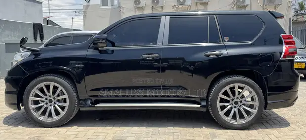 Toyota Land Cruiser Prado 2010 Black - 1