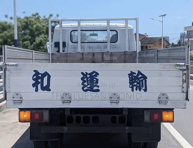 Mitsubishi Canter Box Truck (1998) - Longbase - 1