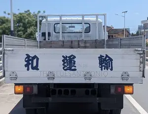 Mitsubishi Canter Box Truck (1998) - Longbase