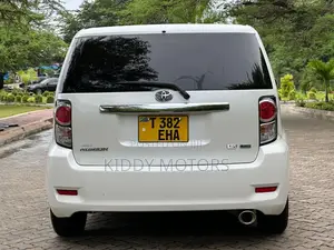 Toyota Corolla Rumion 2008 Nyeupe