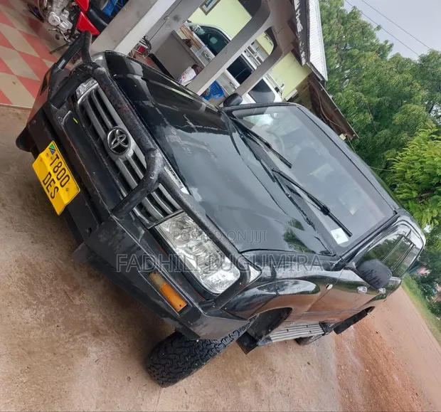 Toyota Land Cruiser 2004 Black - 1