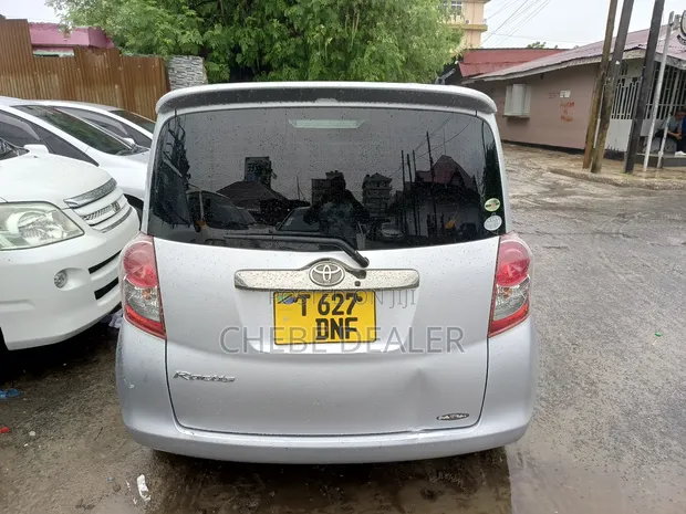 Toyota Ractis 2005 Nyeupe - 1