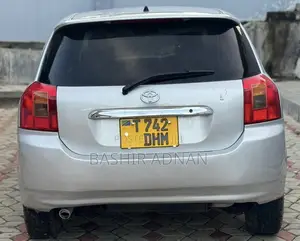 Toyota Allex 2005 Nyeupe