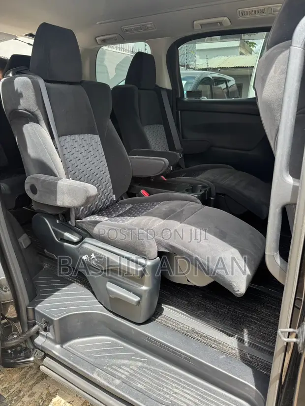 Toyota Vellfire 2016 Luxury MPV - 1