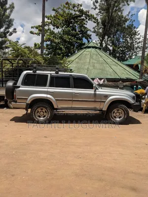 Toyota Land Cruiser VX 1999 Nyeupe