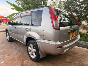Nissan X-Trail 2003 Nyeupe