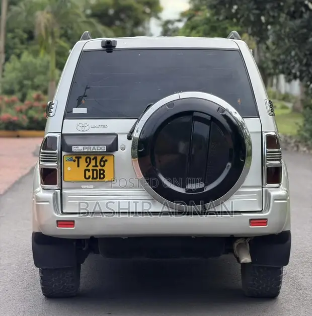 Toyota Land Cruiser Prado 2002 Silver - 1