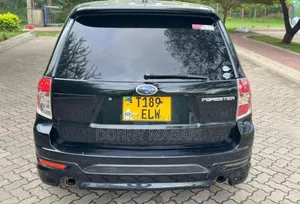 Subaru Forester 2010 Nyeusi
