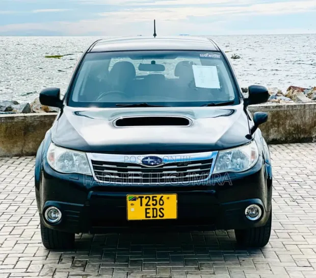 Subaru Forester 2010 Black - 1
